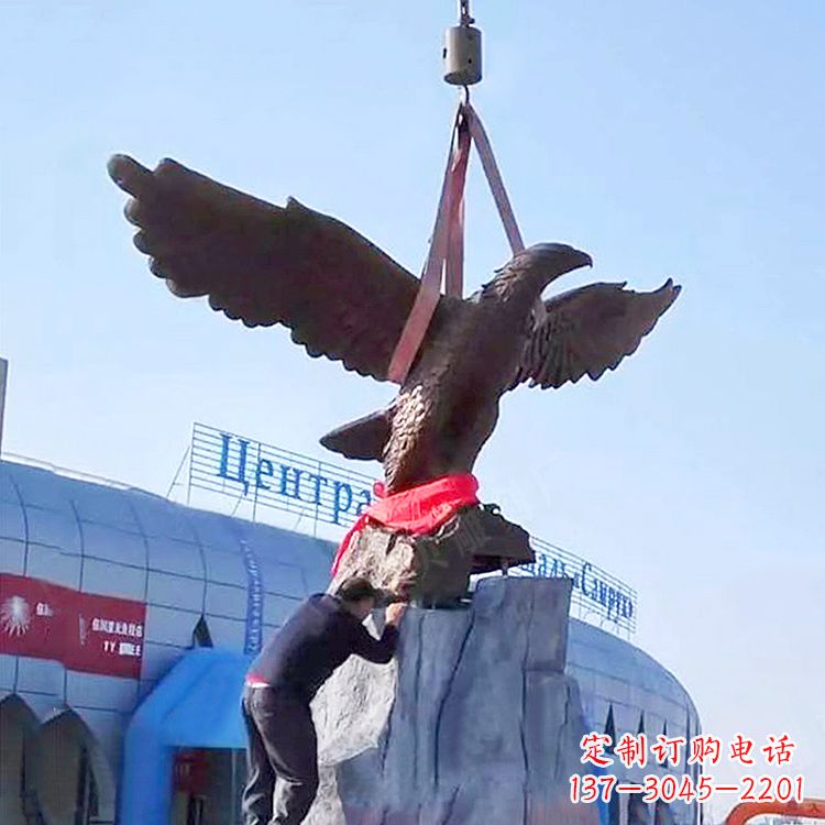 福建商场企业大型老鹰铜雕景观