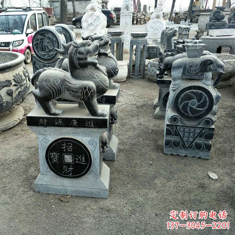 福建中领雕塑拥有一支由经验丰富的石雕大师组成…