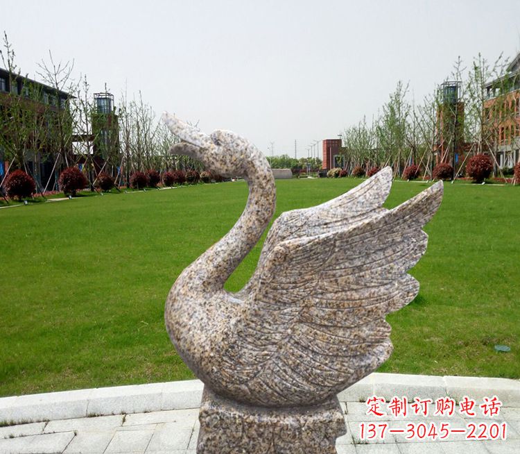 福建优雅迷人的天鹅雕塑