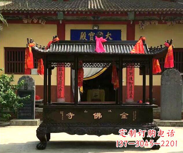 福建双兽头三足雕花铜香炉