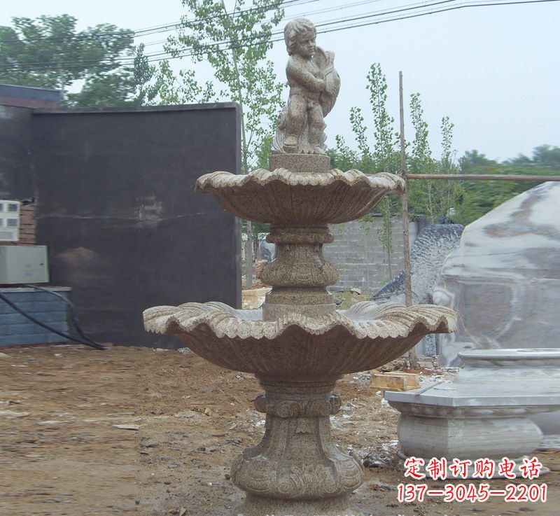 福建双手捧钵的石雕佛像