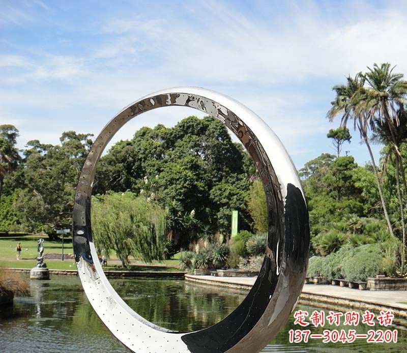 福建水景不锈钢镜面圆环雕塑