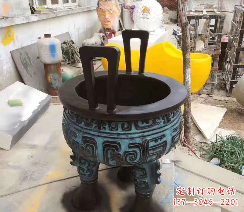 福建寺庙圆型铜雕香炉