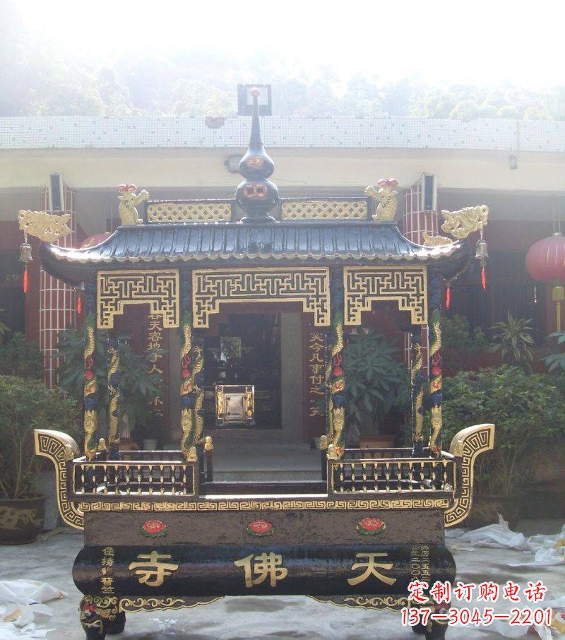 福建寺庙铸铜四足方形带顶香炉