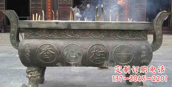 福建寺庙铸铜四足香炉
