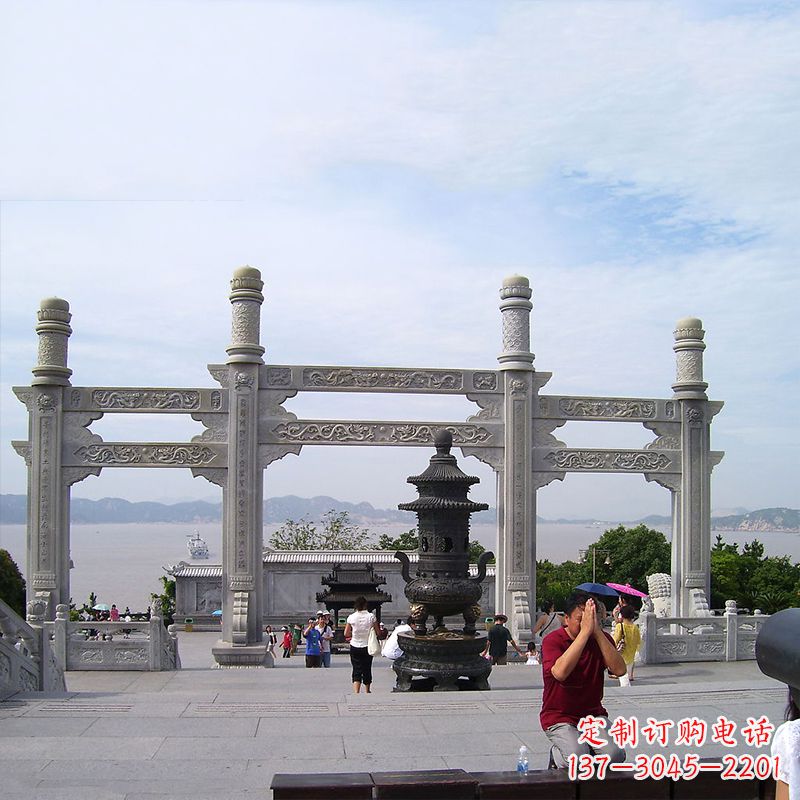 福建寺院冲天式石雕牌坊