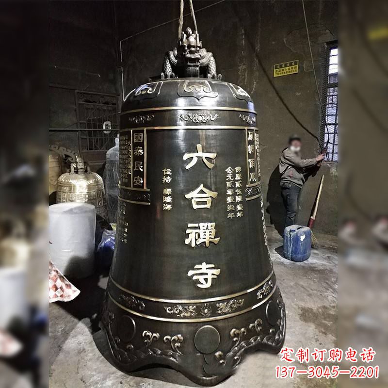 福建寺院铸铜铜钟