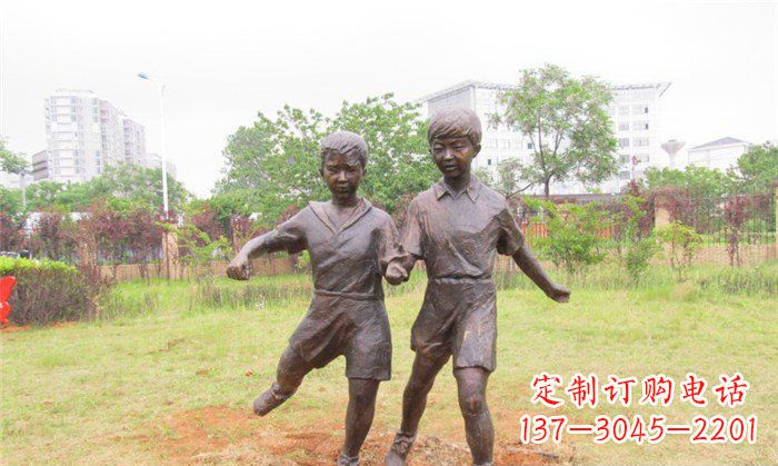 福建踢足球公园人物铜雕 (2)