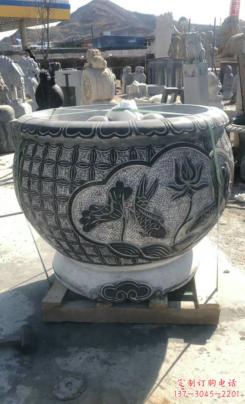 福建庭院圆形石浮雕水缸
