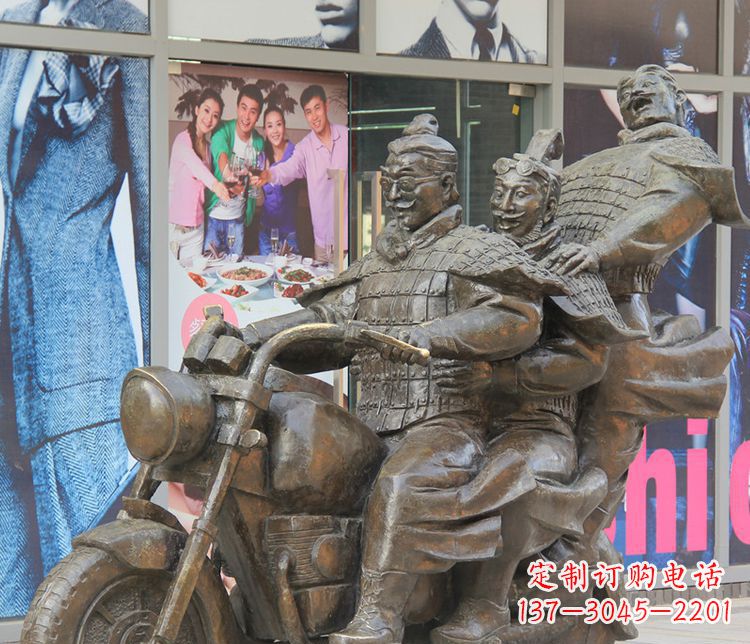 福建铜雕步行街骑摩托人物雕塑