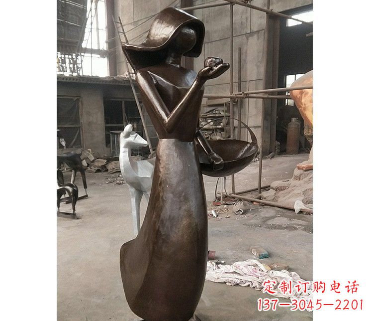 福建铜雕逛街女孩人物雕塑