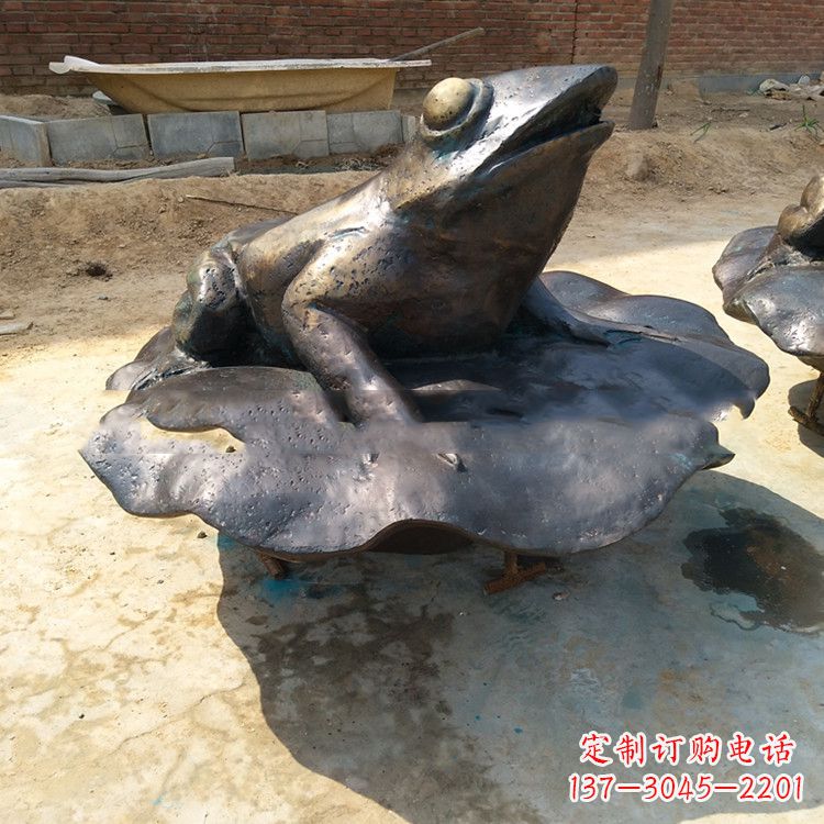 福建铜雕青蛙喷水雕塑