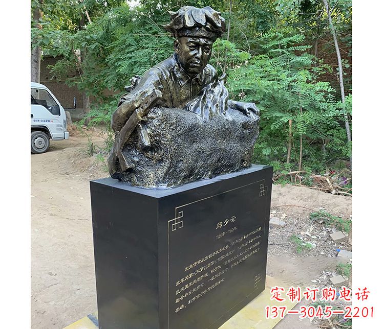 福建铜雕邱少云战士雕塑
