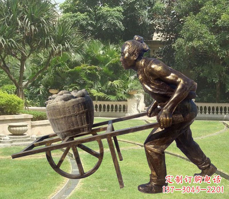福建推独轮车的古人铜雕
