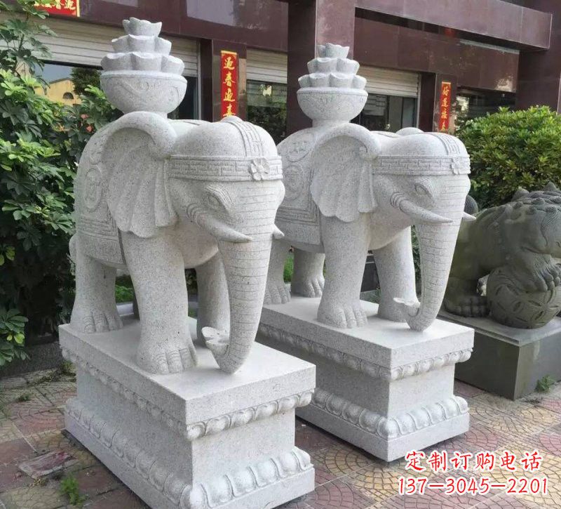 福建驮元宝的大象石雕