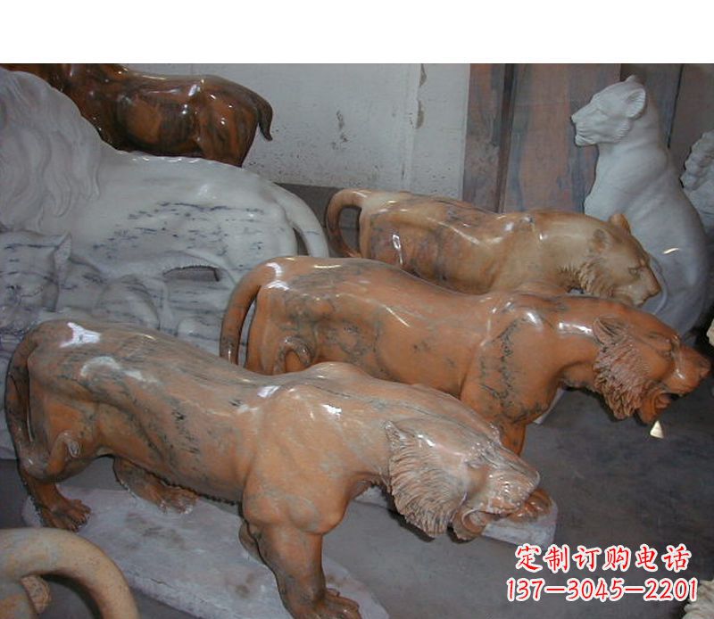 福建晚霞红动物老虎石雕