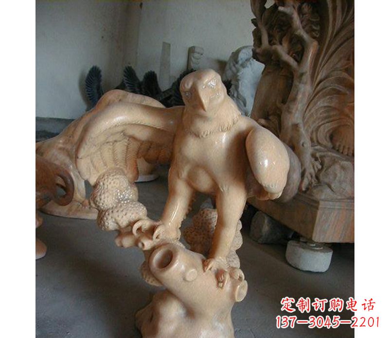 福建晚霞红老鹰石雕