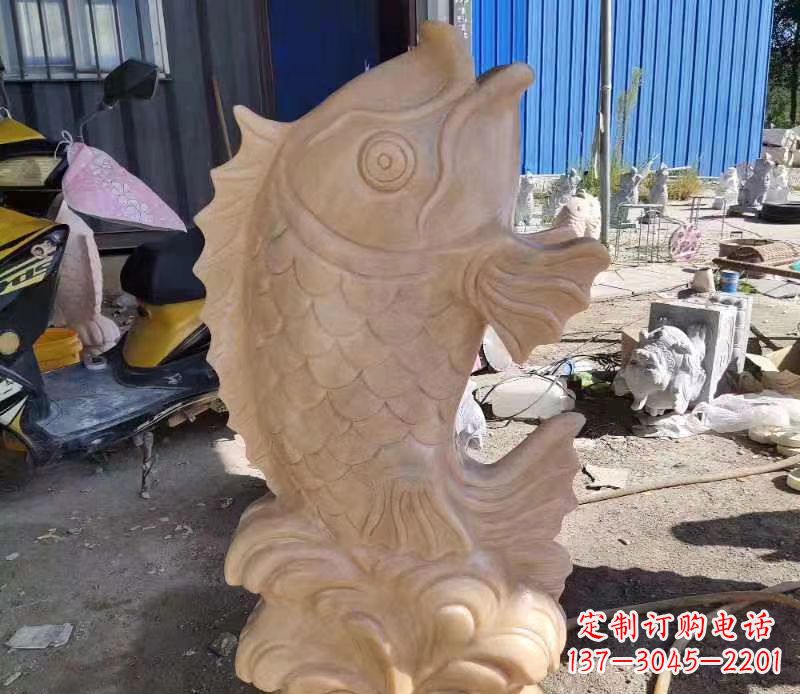 福建晚霞红喷水鲤鱼石雕