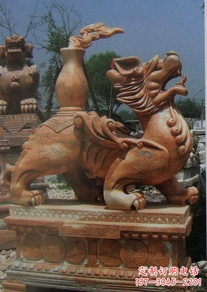 福建晚霞红貔貅石雕