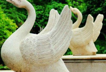 福建高雅优美的砂岩天鹅雕塑