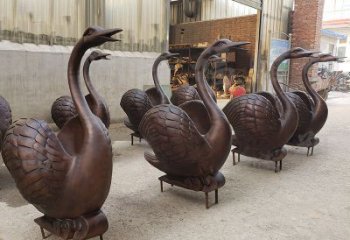 福建中领雕塑天鹅铜雕是一款精美的艺术作品，既…