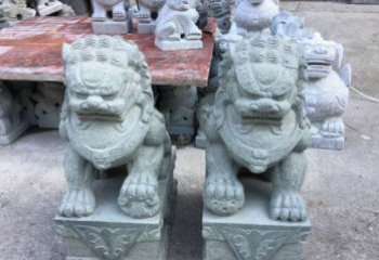 福建青石踩球狮子看门石雕，精致雕塑令门口更加精彩