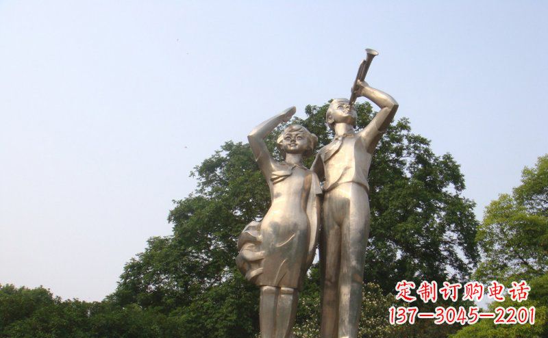 福建校园吹军号敬礼的小学生人物景观铜雕