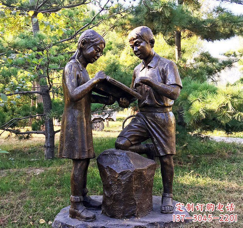 福建校园读书的学生铜雕