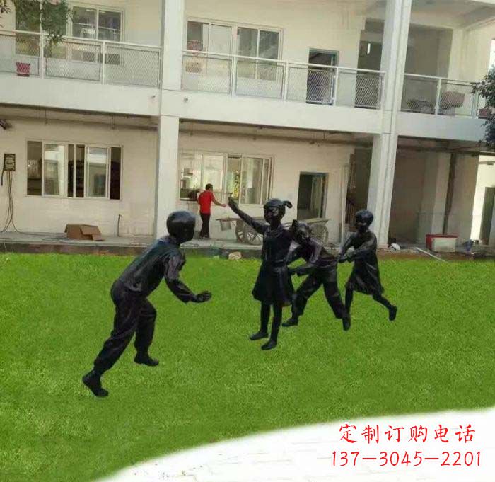 福建校园儿童玩老鹰捉小鸡铜雕