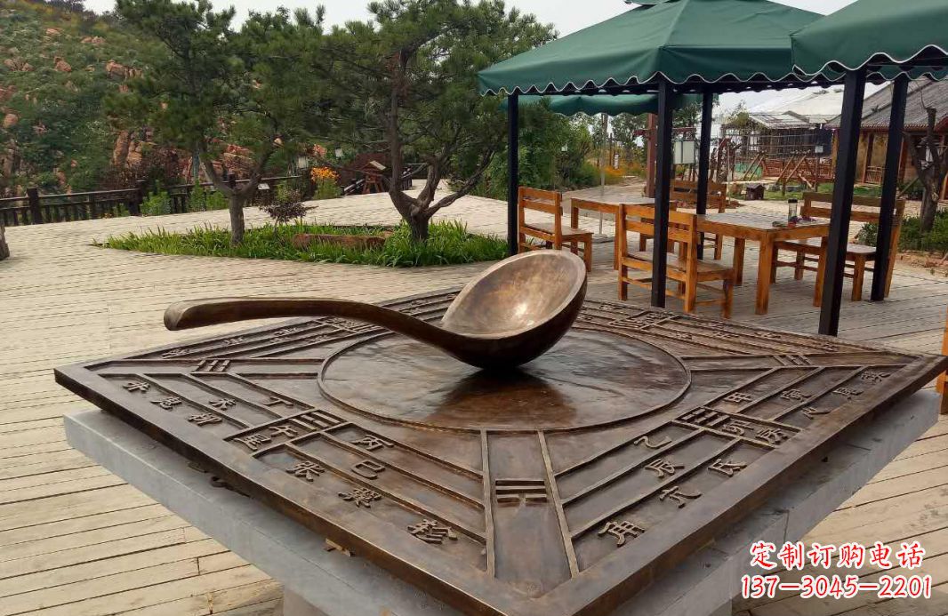 福建校园古代司南铜雕