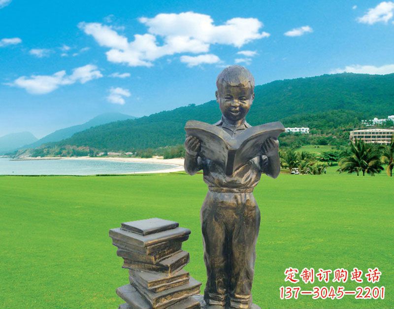 福建校园看书的小男孩雕塑