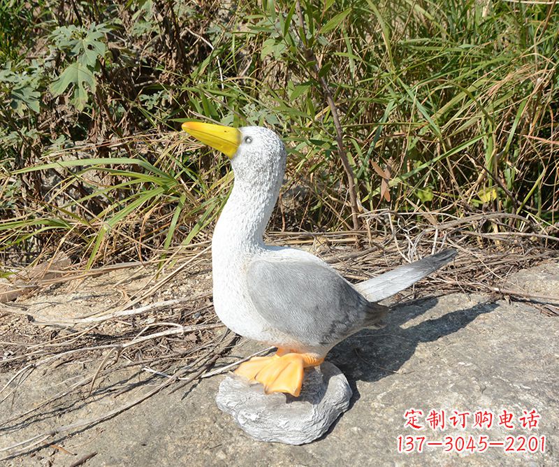 福建学校雕塑和平鸽