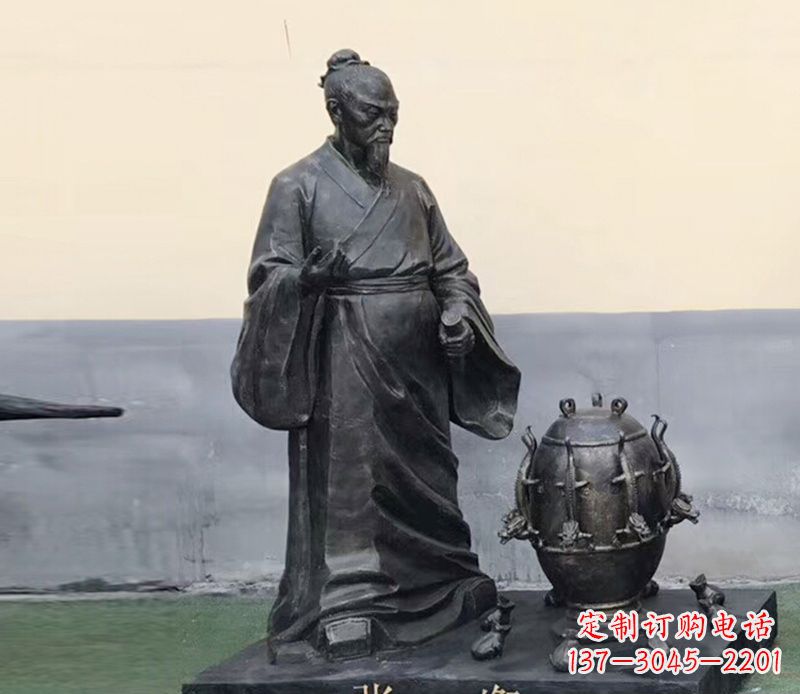 福建学校张衡和地动仪铜雕