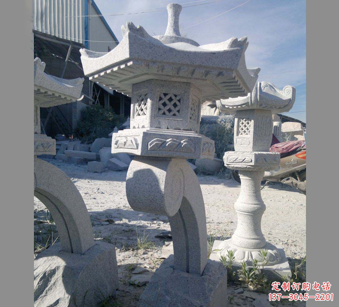 福建园林景观草坪石灯雕塑