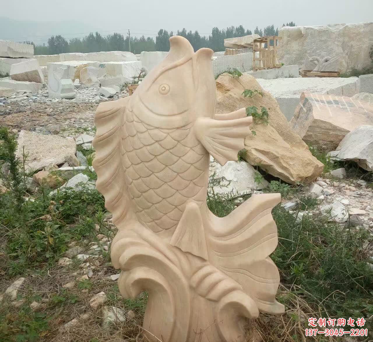 福建园林晚霞红招财鲤鱼石雕