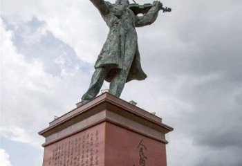 福建音乐家聂耳拉小提琴景观名人雕塑