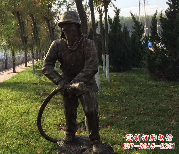 福建公园灭火的消防员铜雕