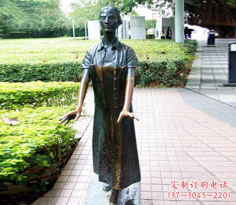 福建走路的盲人女孩铜雕