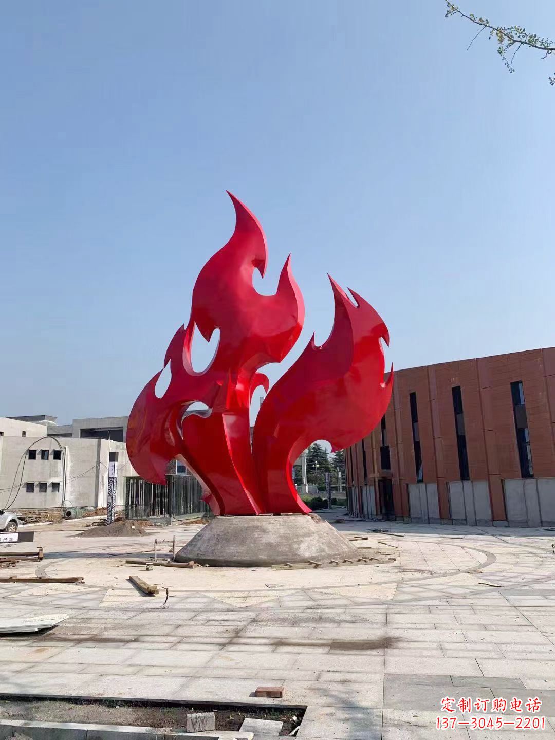 福建大学操场抽象不锈钢火苗雕塑