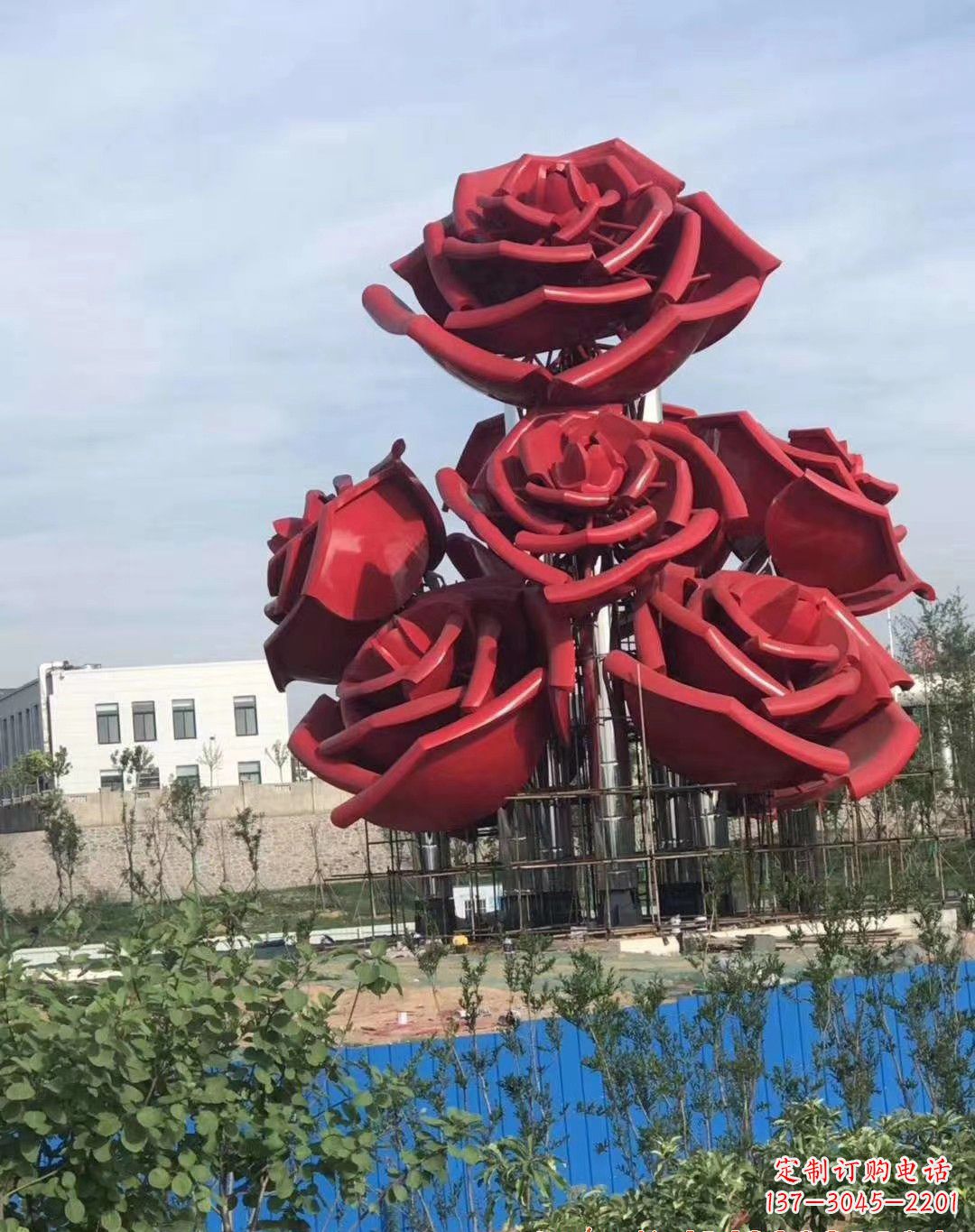 福建玫瑰花雕塑-广场创意不锈钢红色玫瑰花雕塑