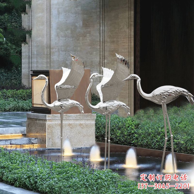 福建鹤雕塑-公园不锈钢镜面喷泉中的鹤雕塑